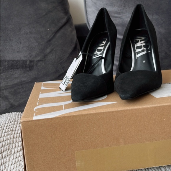 Zara Black Suede Pointed Toe Stiletto High Heels - Picture 5 of 5